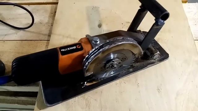 Делаем за одну минуту из болгарки (ушм) дисковую пилу смотреть онлайн