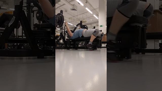 Жим лежа, ноги вместе, вдоль лавки смотреть онлайн