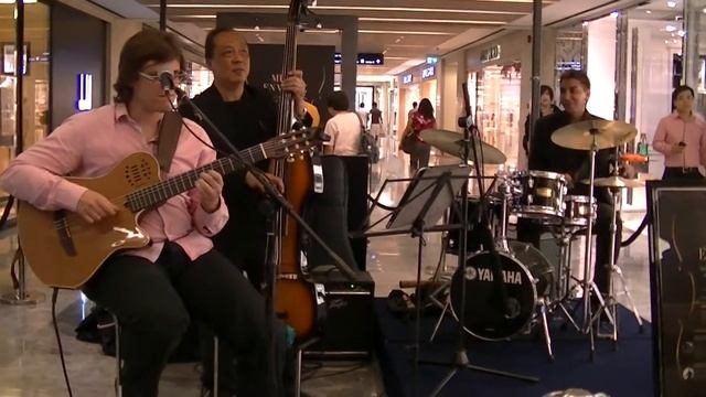 La Camisa Negra by Carlos S. @ Paragon Music En Vogue 4 Apr 13 смотреть онлайн