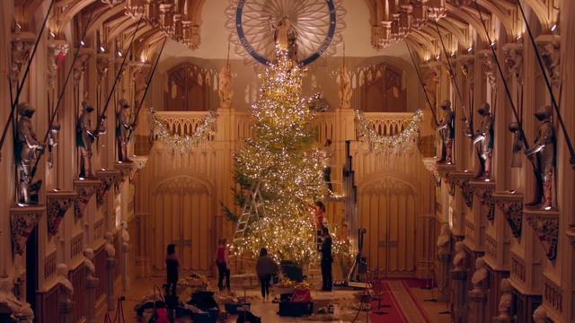 Виндзорский замок королевы Елизаветы украсили к Рождеству смотреть онлайн