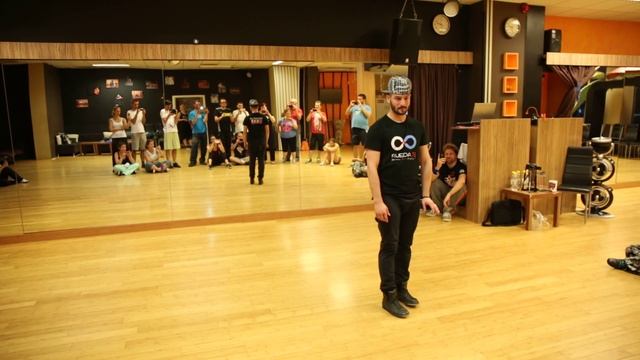 Reggaeton - Basic body movement смотреть онлайн