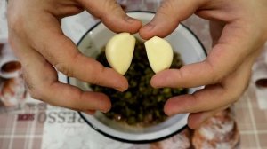 Быстрые закуски: тарталетки с тунцом и маринованным огурцом