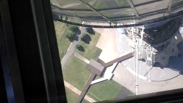 Стеклянный пол на Останкинской башне.