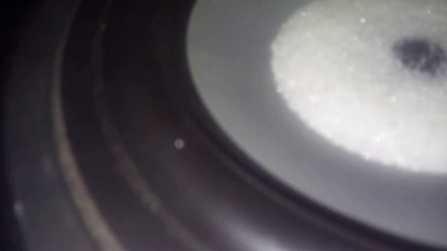 Что будет если высыпать сахар на сабвуфер? смотреть онлайн