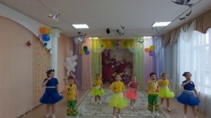 Песня "Мамам, папам, бабам, дедам"