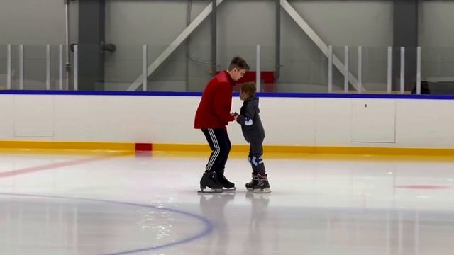 Про аутизм  ⛸️?‼️ Коньки. Индивидуальные занятия с тренером. #аутизм #рас #особенныйребенок #яаутис