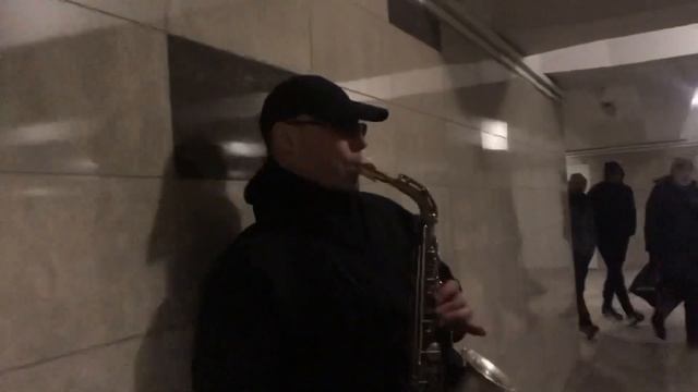 Minsk Belarus, подземный переход, играет талантище😍 смотреть онлайн
