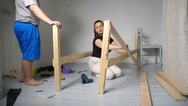 Кровать своими руками за 4000р. Как собрать кровать из дерева? смотреть онлайн