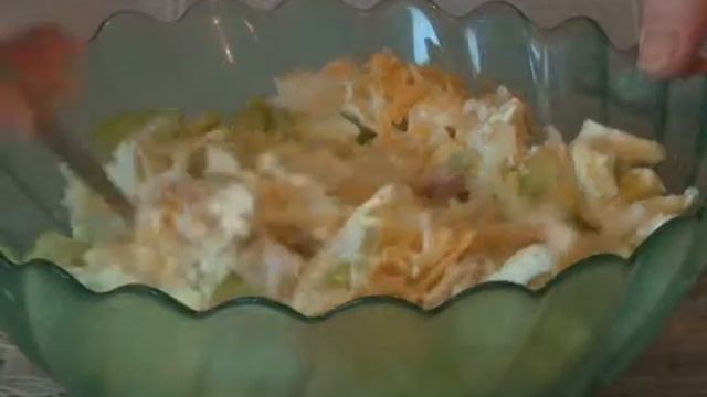 Салат из курицы с сельдереем и маком смотреть онлайн