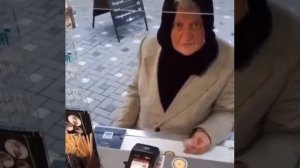 Бабушка в шоке от цены на кофе