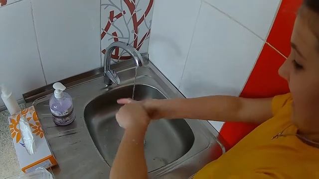 Видео о том как правильно мыть руки!Video on how to wash your hands!Будьте здоровы!Be healthy! смотреть онлайн