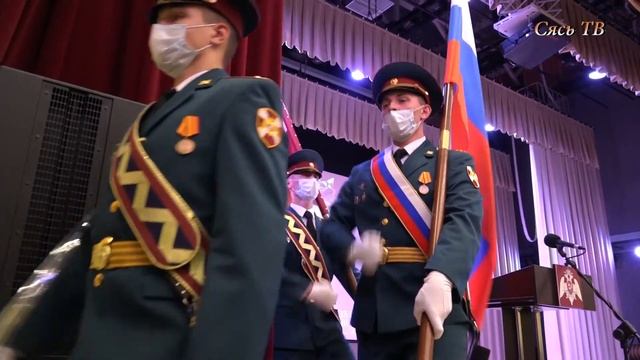 Александр Дрозденко поздравил личный состав с 90-й годовщиной 33 бригады Росгвардии в Лебяжьем смотреть онлайн