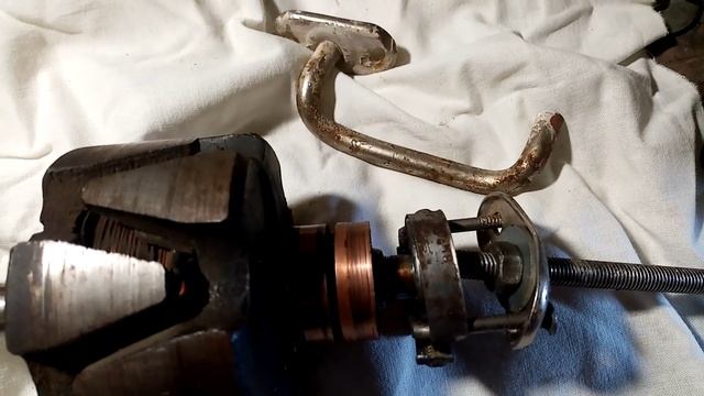 Как снять подшипник генератора.Самодельный съемник. смотреть онлайн