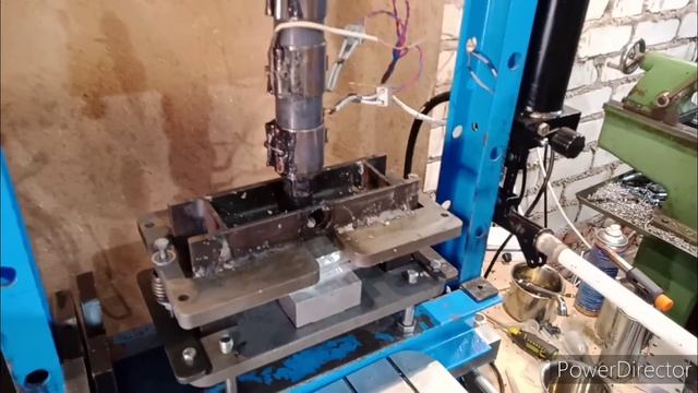 Фиксатор для кабеля. Форма на 4 детали. ВЛМ 120 куб. Полипропилен текучесть 50. смотреть онлайн