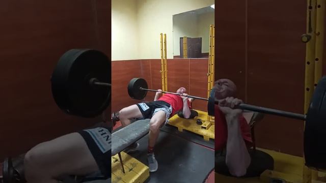 Придавила штанга 120 кг при жиме штанги лёжа смотреть онлайн