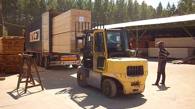 Балкомплект Погрузка бруса в контейнер за кордон.mp4