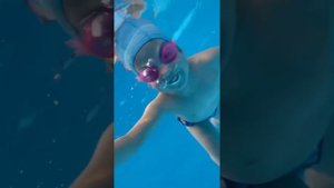 Плавание малышей под водой