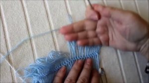 Вязание крючком на вилке. Палантин бело-голубой с видео