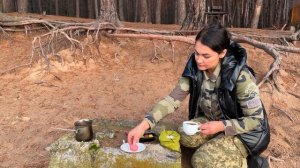 Приготовление Сочного Стейка Средней Прожарки на Природе в Лесу