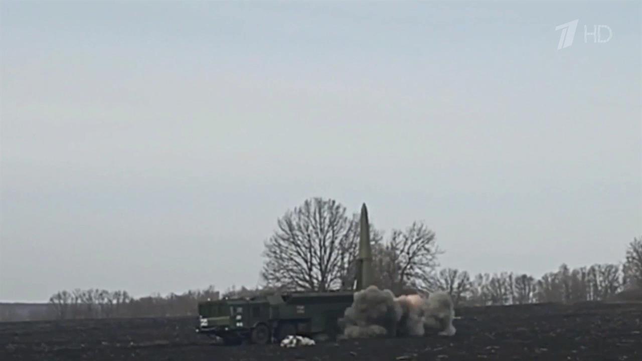 В Минобороны показали кадры работы оперативно-тактического ракетного комплекса "Искандер"