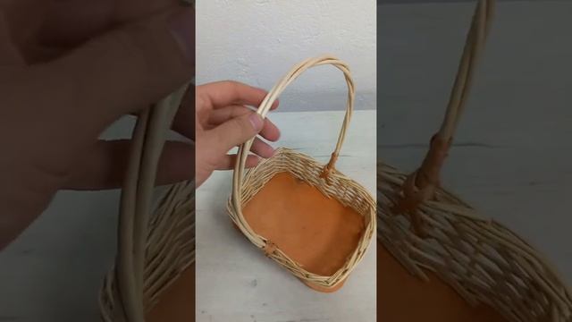 Маленькая плетеная корзинка смотреть онлайн