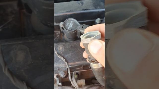 Устранение течи подходящих шлангов печки -Ford Focus универсал 2.0 смотреть онлайн