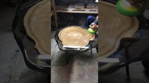Столик журнальный из эпоксидной смолы, полировка