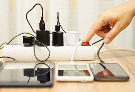 Нужно ли отключать зарядное устройство из розетки?