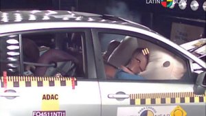 Nissan Tiida (doble airbag) - Crash test - Latin NCAP 2011