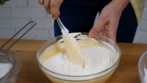 ПЫШНАЯ ШАРЛОТКА С ХРУСТЯЩИМ БЕЗЕ// ПРОСТОЙ И БЫСТРЫЙ ПИРОГ