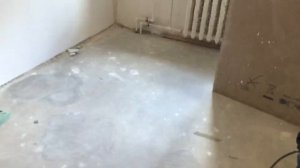 Как выровнять кривую стяжку без маяков