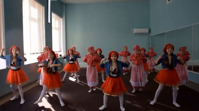 Танцевальный коллектив "Ритм" "Оладушки для бабушки" (группа 8 лет) смотреть онлайн