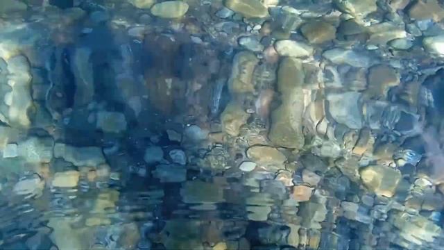 Кристально чистая вода южного берега Иссык-Куль. КЫРГЫЗСТАН смотреть онлайн