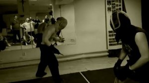 реальный ножевой бой  (острые ножb, кровь)