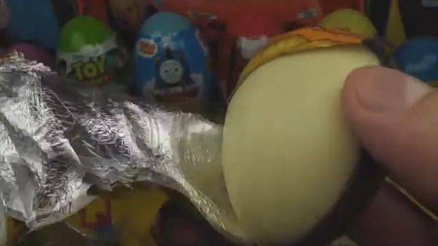 21 Surprise Eggs Kinder Surprise Cars 2 Spongebob Thomas Zaini Surprise смотреть онлайн