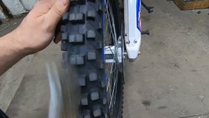 Шипуем китайскую резину Yangsing кровельными саморезами. #мото