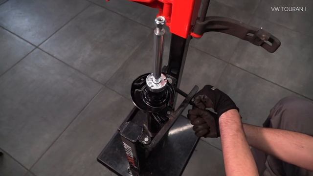 Cómo cambiar los puntal amortiguador delantero en VW TOURAN 1 (1T1, 1T2) [VÍDEO TUTORIAL DE AUTODOC смотреть онлайн