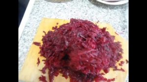 салат из свёклы и квашеной капусты.