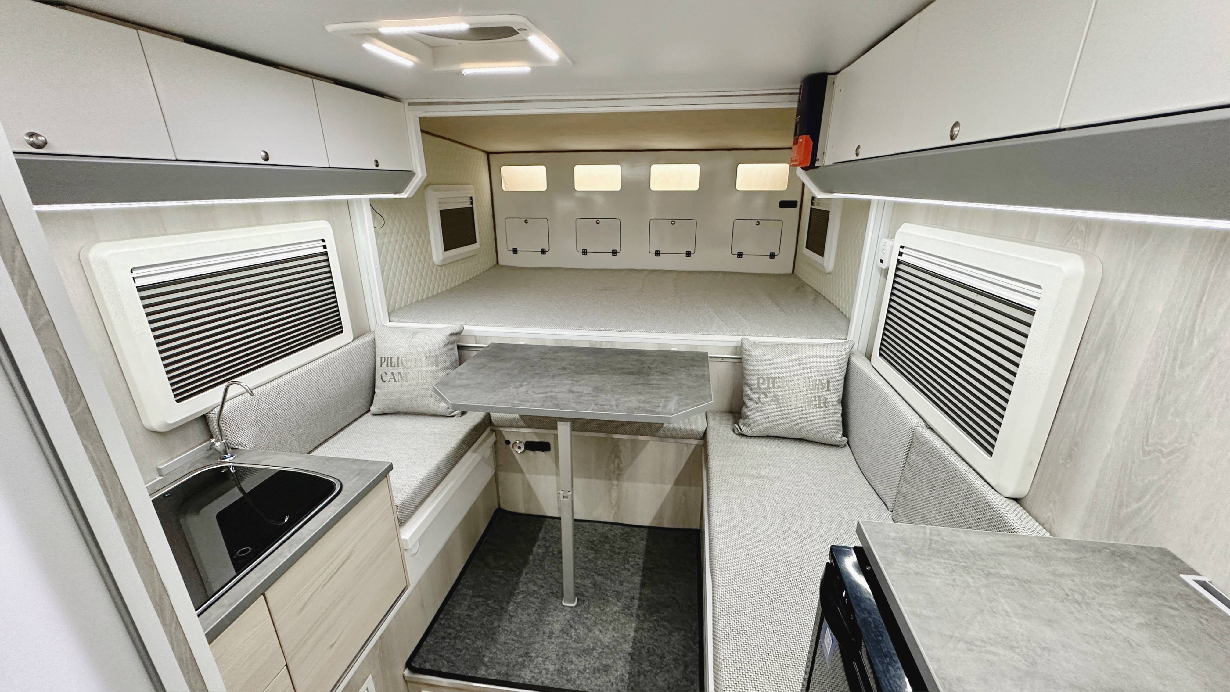 Сделали новую крутую мебель в Piligrim Camper!