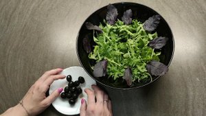 Салат с КРЕВЕТКАМИ, МИДИЯМИ и РУККОЛОЙ