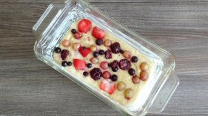 Пирог на молоке с ягодами