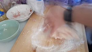 Лепешки из пельменного теста с колбасой. Именно такого вы не ели и не делали. Просто и вкусно.