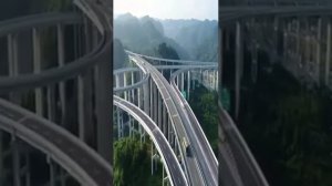 Удивительное видео качественных китайских дорог и мостов