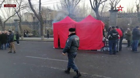 Корреспондент «Звезды» показал обстановку в лагере протестующих в Ереване