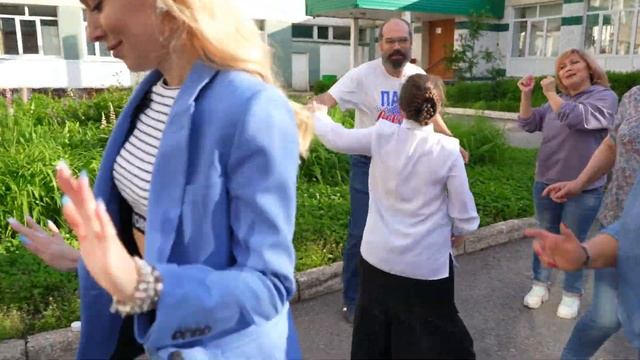 Лучший сюрприз от родителей на выпускной. 2022, Гимназия №82, Уфа смотреть онлайн