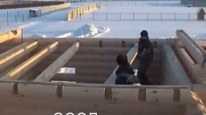 Монтаж балок перекрытий в бревенчатом доме