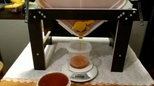 ФАСОВКА МЁДА ИЗ КУБОТЕЙНЕРА