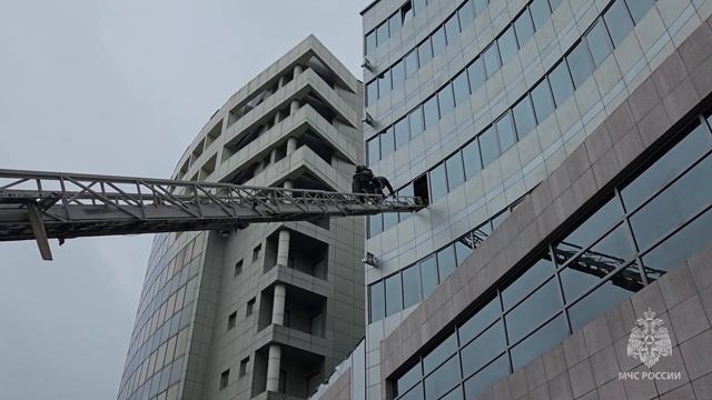 В одном из отелей Южно-Сахалинска ликвидировали условный пожар