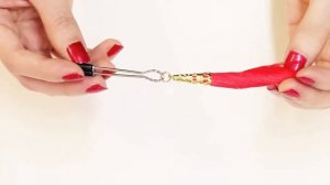 Зажимы на соски с кисточками  LoveToy  LV761009 Red