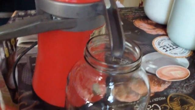 Сливки из коровьего молока. Сепарирование молока. Separation Of Milk.